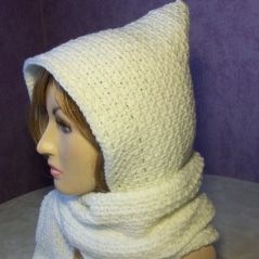 A Beginner Hooded Scarf Crochet Pattern. The crochet hooded scarf is not only beginner friendly, but it also works up quick and is easy to adjust in size. Crochet Hooded Scarf Pattern Free, Hooded Scarf Crochet, Crochet Hooded Scarf Pattern, Hooded Scarf Pattern, Crochet Hooded Scarf, Crochet Hood, Scarf Crochet, Hat And Scarf, Hooded Scarf