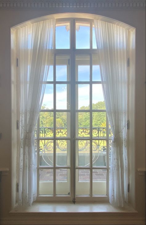 Big Window In Bedroom, Big Windows Bedroom, Formal Window Treatments, Windows With Curtains, Big Window Curtains, Curtains For Arched Windows, Large Window Curtains, Types Of Windows, Arched Window Treatments