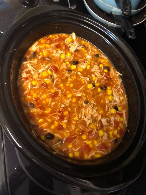 7 Can Chicken Taco Soup, 7 Can Taco Soup, Can Taco Soup, Crockpot Chicken Taco Soup, Chicken Taco Soup Recipe, High Protein Chicken, Chicken Tacos Crockpot, Easy Crockpot Dinners, Taco Soup Recipe