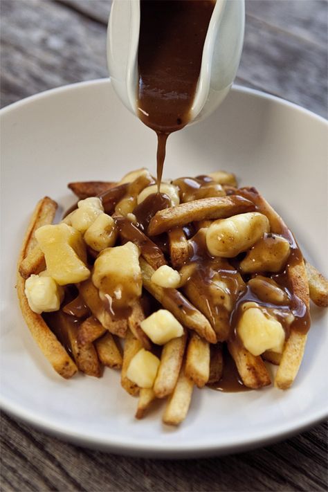 Poutine with Guinness Gravy #recipe via FoodforMyFamily.com Guiness Brown Gravy, Guiness Gravy Recipe, Guinness Gravy, Sweat Potato, Poutine Gravy, Canadian Poutine, Guinness Recipes, Bacon Cheese Fries, Fries Cheese