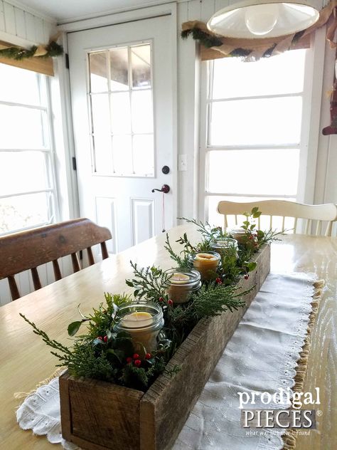 Wood Centerpiece, Wood Centerpieces, Simple Christmas Decor, Christmas Bedroom, Rustic Farmhouse Style, Farmhouse Christmas Decor, Magical Christmas, Country Christmas, Christmas Centerpieces