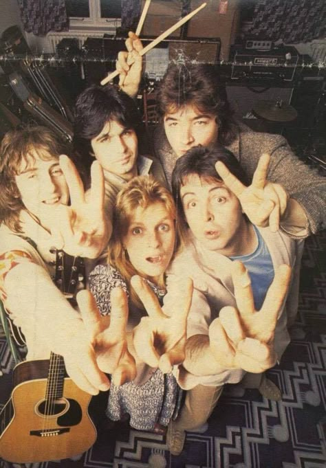 Wings Band, Paul And Linda, Band On The Run, Paul Mccartney And Wings, Paul And Linda Mccartney, Beatles Band, Bug Boy, Beatles Photos, Sir Paul