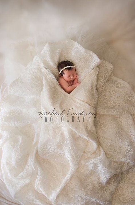 Baby In Wedding Dress, Mom Wedding Dress, Foto Newborn, Newborn Baby Photos, Foto Baby, Baby Arrival, Mom Wedding, Newborn Shoot, Newborn Baby Photography