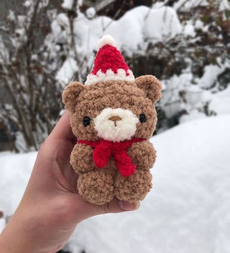 loretta 🫧 (@lorettaloops) | Instagram-Profil Crochet Amigurumi Bear, Crochet Santa Hat, Crochet Christmas Hats, Amigurumi Bear, Crochet Christmas Gifts, Crochet Santa, Crochet Xmas, Crochet Animals Free Patterns, Crochet Business