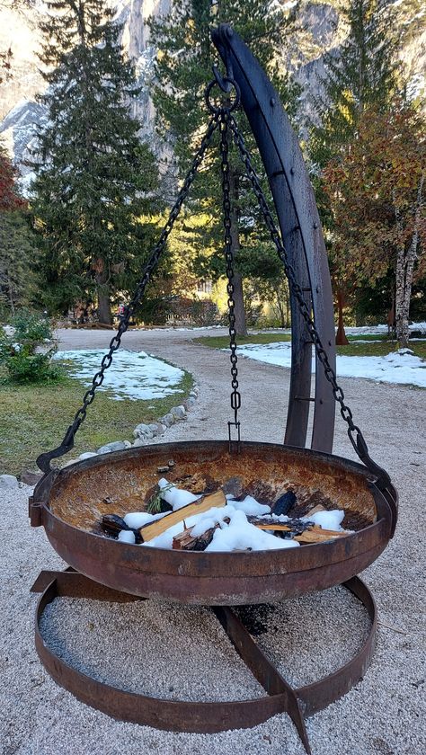 Outdoor Fire Pit Ideas Seating Areas Diy, Hanging Fire Pit, Welded Fire Pit, Rim Fire Pit, Homemade Fire Pit, Backyard Firepit Area, Custom Bbq Smokers, Copper Fire Pit, Make A Fire Pit