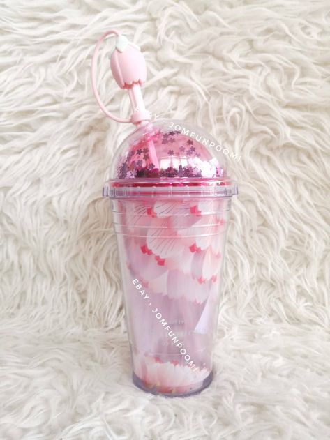 Starbucks Advertising, Kawaii Cups, Japan Sakura, Sakura Cherry Blossom, Starbucks Tumbler, Porcelain Cup, Starbucks Coffee, Cold Cup, Cool Items