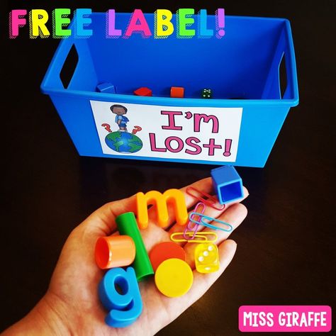 Free classroom label for an I'm Lost bin which is the perfect little lost and found box students can put odds and ends they find during clean up in so they don't end up in your teacher pockets! Bored Teachers, Classroom Hacks, Prek Classroom, Classroom Management Strategies, Classroom Organisation, Management Strategies, E Mc2, New Classroom, Teacher Organization