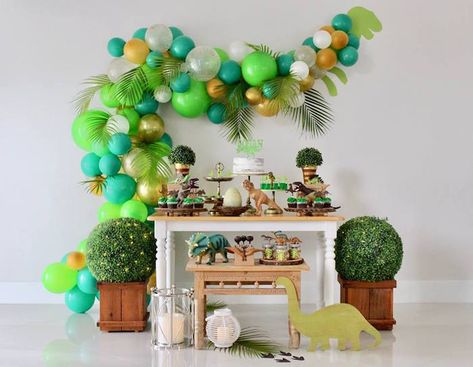 Dinosaurs Birthday Party, Dinosaurs Birthday, Deco Jungle, Dinosaur Themed Birthday Party, Dino Birthday Party, Birthday Party Printables, Safari Birthday Party, Dinosaur Theme Party, Jungle Birthday