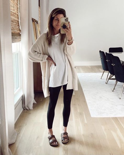 Look Legging, Black Leggings Outfit, Leggings Outfits, Legging Outfits, Athleisure Outfits, Mom Outfits, Mode Inspiration, Outfits Casuales, Outfits With Leggings