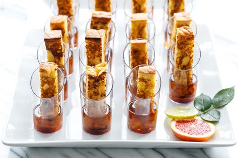 A perfect recipe for your next brunch party, these individual sized French toast sticks are served with a shot of maple syrup. Brunch Party Recipes, Brunch Decor, French Toast Sticks, French Toast Breakfast, Brioche Bread, Brunch Buffet, Perfect Brunch, Brunch Party, Shot Glasses