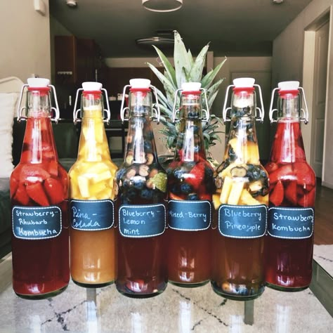 Making home made kombucha is a very fun hobby, here are some second fermentation flavoring ideas Homemade Kombucha Flavors, Kombucha Second Fermentation, Home Made Kombucha, Kombucha Flavor Ideas, Kombucha Aesthetic, Kombucha Making, Kombucha Flavors Recipes, Kombucha Bar, Kombucha Labels