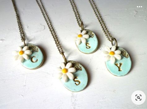 Daisy Wedding Theme, Hip Jewelry, Girlfriend Necklace, Polymer Clay Flower Jewelry, Earrings Luxury, Polymer Clay Jewelry Diy, Polymer Jewelry, Clay Jewelry Diy, Porcelain Jewelry