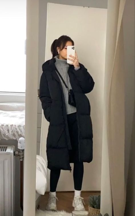 Puffer Fashion, Puffer Coat Outfit, Black Jacket Outfit, New York Winter Outfit, Parka Outfit, Puffer Outfit, Winter Jacket Outfits, Long Winter Jacket, New York Outfit