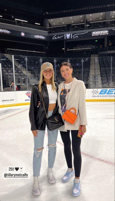 Hockey Girlfriend Outfits Style, Going To A Hockey Game Outfit, Athlete Wife Outfit, Sports Job Outfit, Sporting Game Outfit, Sporting Events Outfits, Lightning Hockey Game Outfit, Cavs Game Outfit Women, Fall Hockey Game Outfit