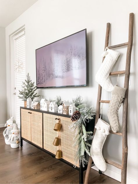 Room Garden Ideas, Tv Console Decor, Christmas Decorations Ideas, Living Room Garden, Christmas Decorations Diy, Neutral Christmas Decor, Christmas Decor Inspiration, Christmas Themes Decorations, Christmas Tree Inspiration