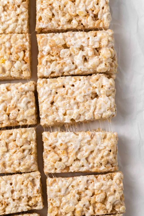 These rice krispie treats are so flavorful and perfectly easy to make! Best Rice Krispie Treats Recipe, Chocolate Chip Blondies, Cream Cheese Brownies, Krispie Treats Recipe, Krispy Treats, Rice Krispy, Butter Rice, Peanut Butter Bars, Rice Crispy Treats