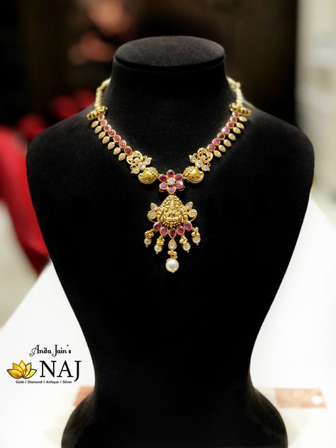 Naj Jewellery, Mini Haram, Ruby Necklace Designs, Minimal Jewellery, Gold Bridal Necklace, Fancy Jewelry Necklace, Gold Necklace Indian, Diamond Wedding Jewelry, Stones Necklace