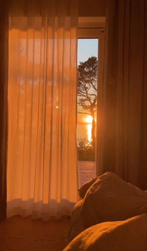 Daylight Astethic, Warm Glow Aesthetic, Warm Sunset Aesthetic, Sunlit Room Aesthetic, Sunny Room Aesthetic, Orange Light Aesthetic, Emmacore Aesthetic, Golden Sunlight Aesthetic, Warm Light Aesthetic