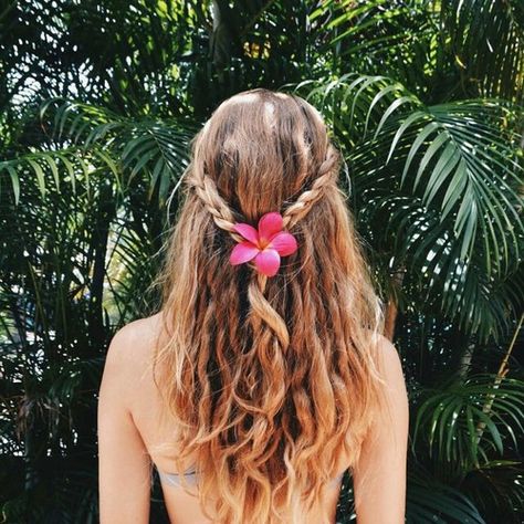 Tropical Hairstyles, Beauty Pics, Gorgeous Hairstyles, Summer Colours, Boring Hair, Curly Hair Inspiration, Ig Post, Beach Hair, Story Ideas