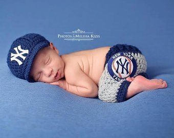 GOLDEN GIRLZ HANDMADE by GoldenGirlzHandmade on Etsy Yankees Outfit, Crochet Newborn Outfits, Yankees Baby, Yankees Hat, Crochet Newborn, Red Socks Fan, Newborn Baby Photos, Baseball Baby, Newborn Crochet