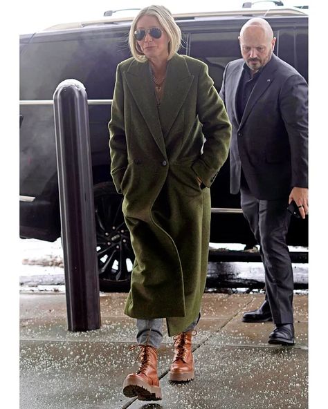 Gwyneth Paltrow Style, Luxurious Outfits, Court Outfit, Stealth Wealth, Leather Culottes, Edgy Fashion Chic, Green Wool Coat, Edgy Chic, Kinds Of Clothes