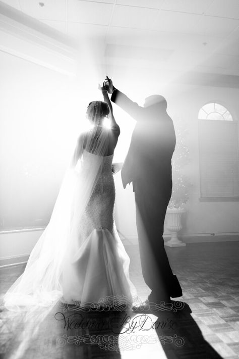 Father And Daughter Wedding Pictures, Father Daughter Wedding Photos, Father Daughter Wedding Pictures, Father Daughter Wedding, Wedding Pose, Fairy Tale Wedding Dress, Photos Poses, Brown Wedding, Father Daughter Dance