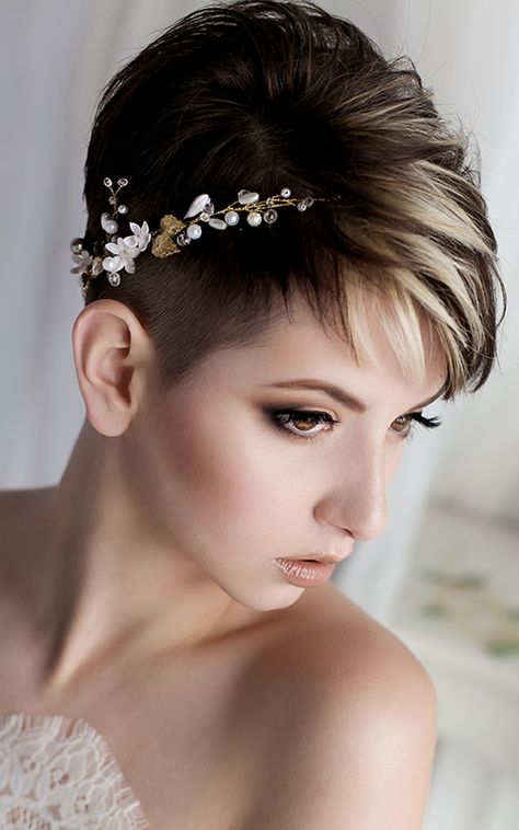 Pixie Wedding Hairstyles, Straight Wedding Hair, Pixie Wedding Hair, Bob Wedding Hairstyles, Wedding Tiara Hairstyles, Wedding Hairstyles For Medium Hair, Mother Of The Bride Hair, Tiara Hairstyles, Wedding Guest Hairstyles