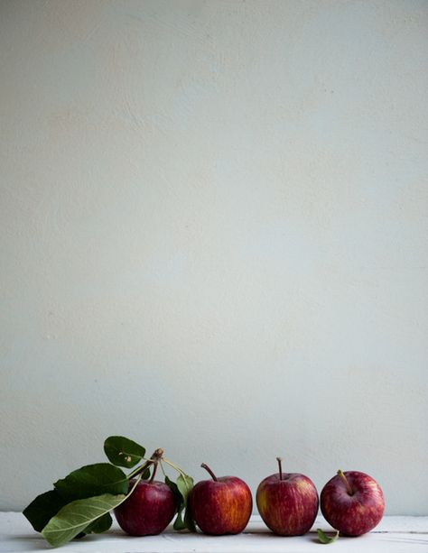 appels Birdcage Walk, Amazing Fruits, Food Photography Dessert, Sensory Deprivation, Walnut Cake, Food Photography Inspiration, Fruit Photography, Real Fruit, Wild Apple