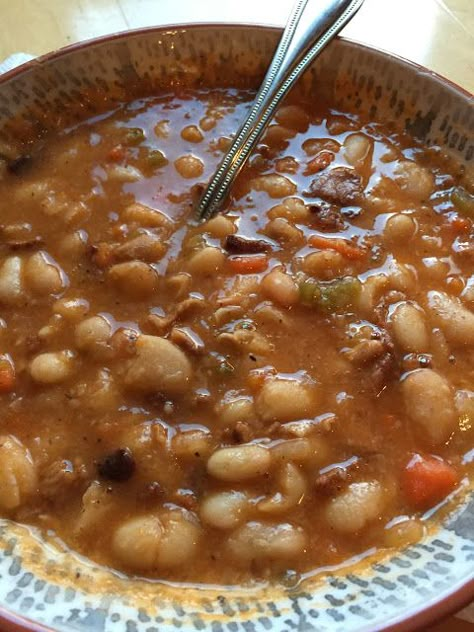 PIONEER WOMAN'S BEAN WITH BACON SOUP Ree Drummond Bean And Bacon Soup, Bean With Bacon Soup Crockpot, Pioneer Woman Beans, Pioneer Woman Soup Recipes, Pioneer Woman Soups, Bean With Bacon Soup, Lima Bean Soup, Bacon Soup Recipes, Pinto Bean Soup