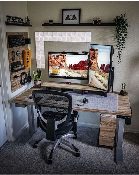 Desk Top Setup, Programmers Desk, Bright Office Space, Workspace Desk, Home Studio Setup, Home Office Inspiration, Small Space Office, Ux Designer, Gaming Room Setup