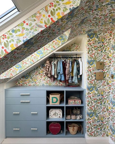 Beach House Kids Bedroom, Blockhouse Build, Bamboo Hardware, Edward Bulmer, Matilda Goad, House Aesthetics, Children's Bedroom Ideas, Natural Paint, Attic Closet