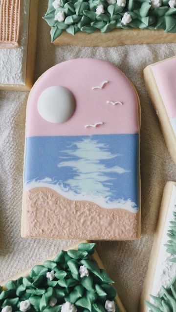 Icing Cookies Tutorial, Summer Sugar Cookies, Surf Birthday Party, Cookie Recipes Decorating, Beach Cookies, Crazy Cookies, Theme Cookies, Cookie Making, Cookie Cake Birthday