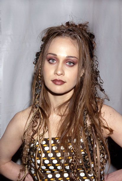 Fiona Apple Fiona Apple, 90s Makeup, Red Carpet Beauty, I'm With The Band, Jake Gyllenhaal, Kirsten Dunst, Festival Looks, Grunge Hair, Beauty Trends