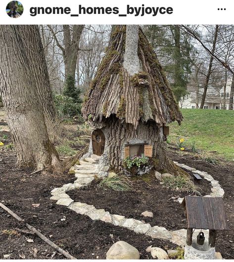 Stump House, Small Tree Stump Fairy House Diy, Gnome House Tree Stump Fairy Homes, Tree Stump Fairy House Diy Gnome Home, Fairy House In Tree Trunk, Diy Fairy House Roof Tree Stumps, Wood Log Crafts, Wood Logs, Diy Yard