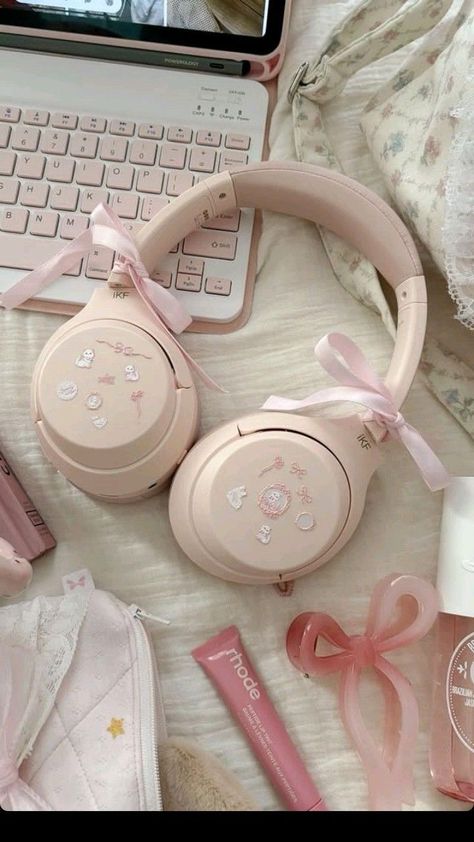 Coquette Stuff, Headphone Decoration, Pink Headphones, Pink Academia, Girly Christmas Gifts, Cute Headphones, Aesthetic Objects, Soft Pink Theme, Pink Lifestyle