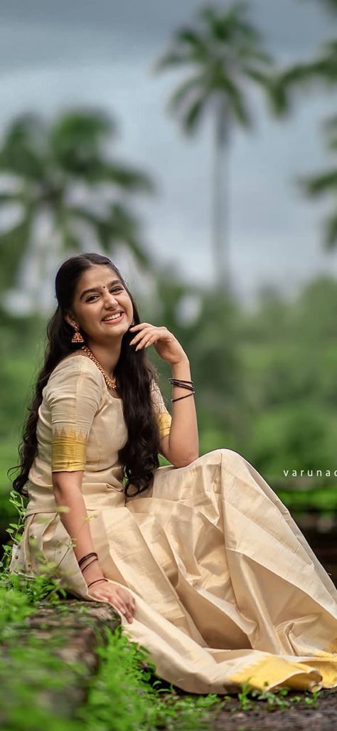 Kerala Traditional Dress, Onam Outfits, Beautiful Photoshoot, Wedding Photos Poses, Photo Pose Style, Stylish Dresses For Girls, Photography Poses Women, Photography Women, Photoshoot Poses