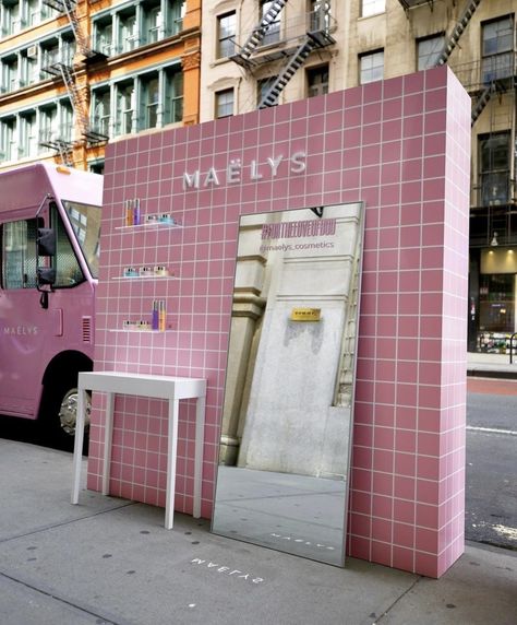 Pop Up Signage Ideas, Brand Activation Ideas Creative, Beauty Pop Up Event, Brand Activations & Experiential Marketing, Beauty Activation, Pink Food Truck, Food Truck Aesthetic, Brand Experience Activation, Event Activations