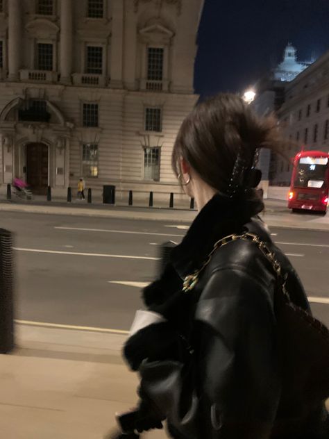 Walking Down The Street, Dark Feminine Aesthetic, Foto Ideas Instagram, Feminine Aesthetic, 가을 패션, Insta Photo Ideas, Girly Photography, Black Aesthetic, Aesthetic Girl