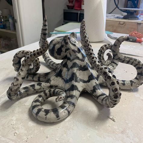 Ceramic Octopus Sculpture, Octopus Ceramics Pottery, Octopus Sculpture Clay, Air Dry Clay Octopus, Octopus Clay Sculpture, Octopus Ceramics, Octopus Pottery, Ceramic Octopus, Mimic Octopus