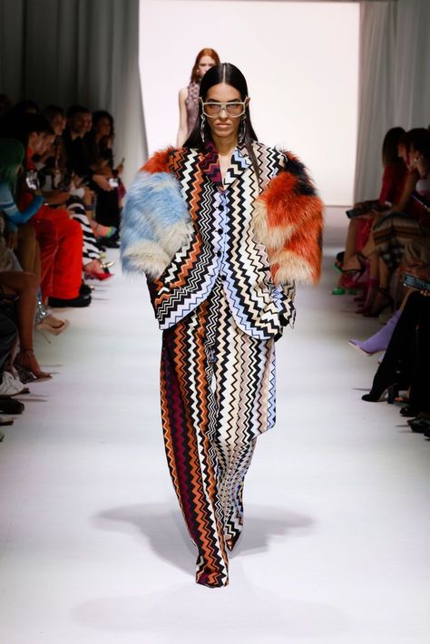 Missoni - Runway - Milan Fashion Week Fall/Winter 2023-2024 Missoni Runway, Cocoon Coat, Winter 2023, New Top, Milan Fashion, 2023 2024, Italian Fashion, Milan Fashion Week, Missoni