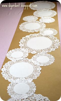 Kraft Paper Table Runner, Paper Table Runner, Bridal Shower Decorations Diy, Table Runner Diy, Doilies Crafts, Deco Champetre, Tafel Decor, Paper Table, Bridal Shower Food