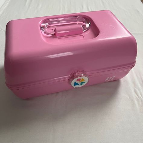 Vintage Pink 'On The Go Girl' Caboodle, Fold In Mirror, 3 Tier. New & Unused!! I Took The Tag Off Thinking I’d Use It And Never Did! Perfect Condition. Smoke-Free & Pet-Free Home. Caboodles Makeup Cases, Makeup Caboodle, Travel Vanity, Glossier Pink, Neutral Eyeshadow Palette, Glossy Makeup, Neutral Eyeshadow, Drunk Elephant, Cosmetic Storage