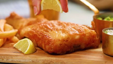 Authentic Fish And Chips Recipe, Air Fryer Fish And Chips, Crispy Cod, Fish And Chips Recipe, Air Fried Fish, Fish N Chips Recipe, Cooking Machine, Air Fryer Fish, Fried Fish Recipes