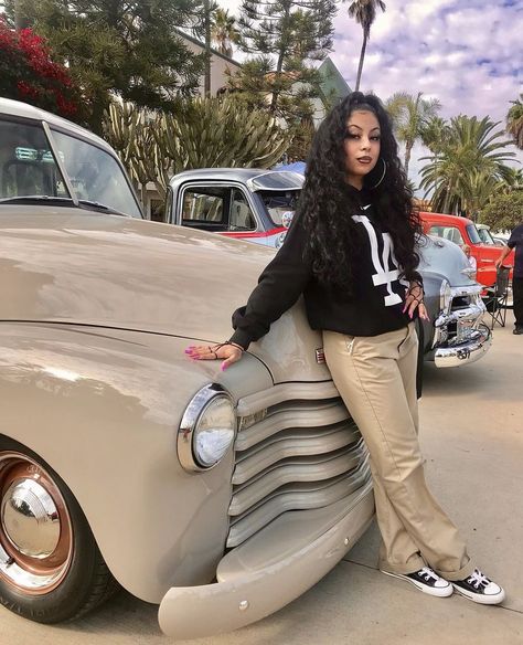 90s Chola Aesthetic, Chola Outfit Ideas, Chola Aesthetic, Chola Outfit, 90s Chola Fashion, Outfit Ideas Baddie, Chicana Style Outfits, Chicana Aesthetic, Lowrider Tattoo