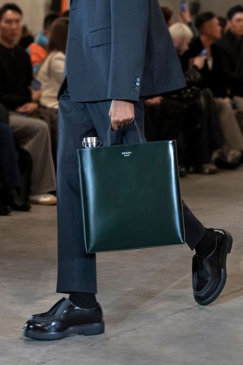 23 Runway, Fall 2023 Menswear, 2023 Menswear Fashion Show, Backpack Outfit, Mens Bags Fashion, Prada Fashion, Outfit Grid, Menswear Fashion Show, Menswear Fashion