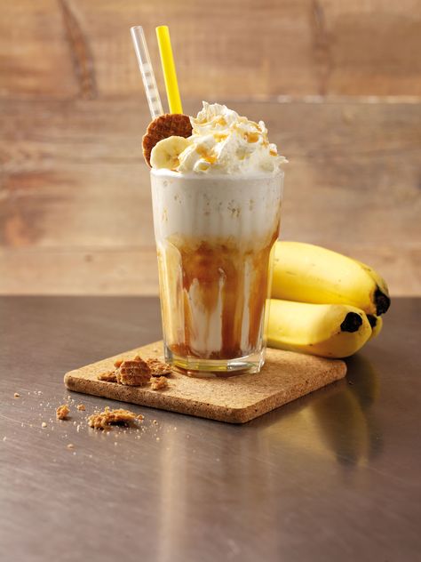 Banoffee Frappe - The Hub - DaVinci Gourmet Banoffee French Toast, Milkshake Recipe Banana, Banana Milk Shake, Banana Honey Milkshake, Milkshake Banana, Frappe Recipe, Summer Snacks, Sweet Delights, Frappe