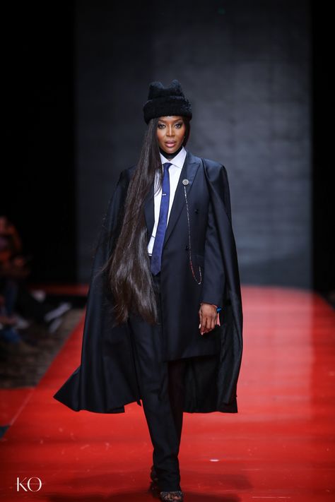 Naomi Campbell wearing an oversized and masculine suit down the runway, An example of Queer and Black Dandyism (2018). Retrieved from Bellanaijastyle.com Ozwald Boateng Suit, Black Dandy Style, Black Dandyism Fashion, Dandyism Fashion, Black Dandyism, Masculine Suit, Thesis Title, Dandy Fashion, Ozwald Boateng