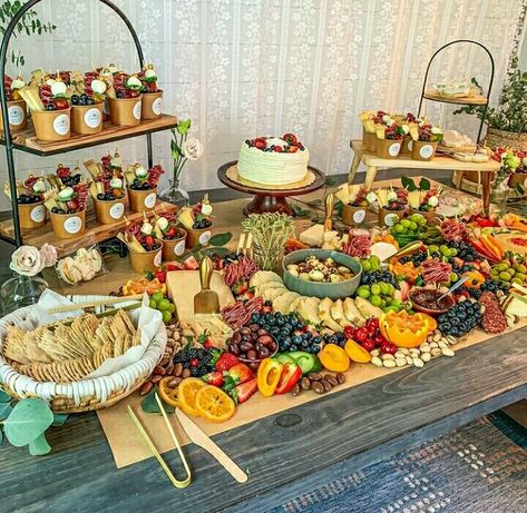 Picnic Food Table Display, Wedding Food Table Set Up Buffet Ideas, Outdoor Food Table Display, Boho Party Food Table, Bbq Food Table Display, Boho Food Buffet Table Decor, Garden Party Food Buffet, Birthday Food Table Display, Boho Wedding Food Ideas