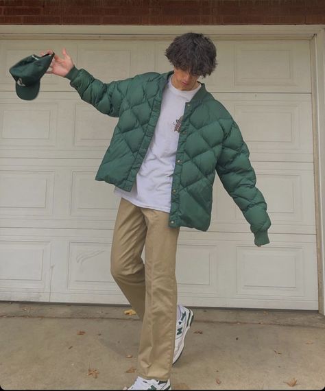 Green Puffer Jacket Outfit Men, Puffy Jacket Outfit Men, Puffer Jacket Outfit Aesthetic, Green Puffer Jacket Outfit, Puffer Jacket Outfit Winter Style, Puffy Jacket Outfit, Puffer Jacket Outfit Men, Men Outfits Aesthetic, Puffer Outfit