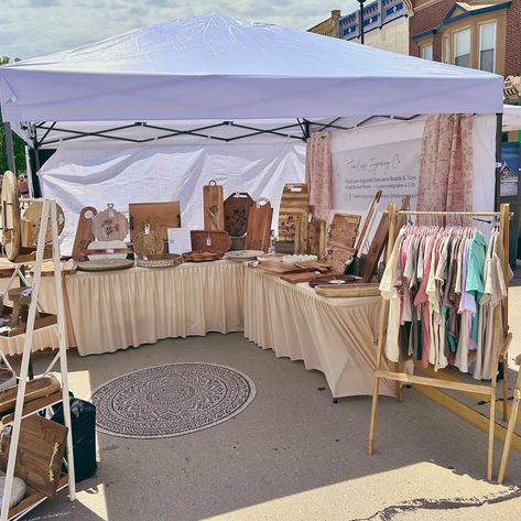 It was such a great day downtown Jefferson yesterday for the Best Dam Art Fair! We’ll definitely be back in 2025 and hope to see you there! 🌸🌞 Summer markets are in FULL SWING! Check out where we’ll be the rest of the summer here: https://timelessengravingco.com/2024-event-schedule/ My hunny built me these clothing rack that I finally got to try out, too! They work perfectly and are the fabulous addition to my booth. #outdoormarketsetup #vendorpopups #laserengravings #SmallBusiness #summe... Photography Craft Fair Booth, Coral Cottage, Booth Display Ideas Diy, Craft Fair Booth, Corner Booth, Booth Setup, Craft Fair Booth Display, Vintage Booth, Craft Show Booths